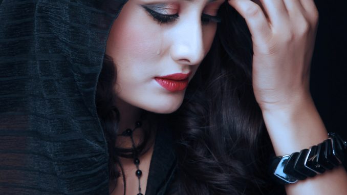 End violence in the name of religion, says actress Arjumman Mughal End violence in the name of religion, says actress Arjumman Mughal